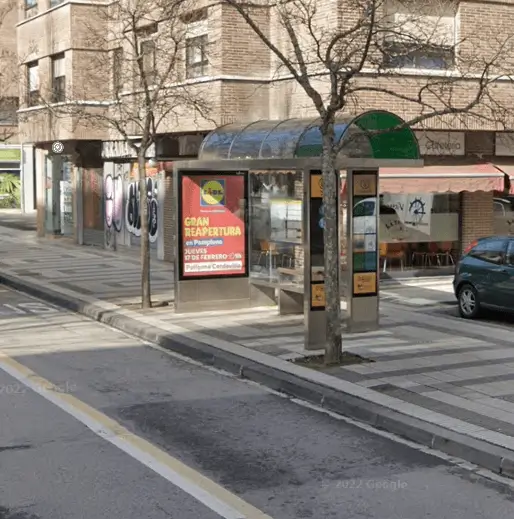 Marquesina en Iturrama Marquesina publicitaria en el barrio de Iturrama en Pamplona